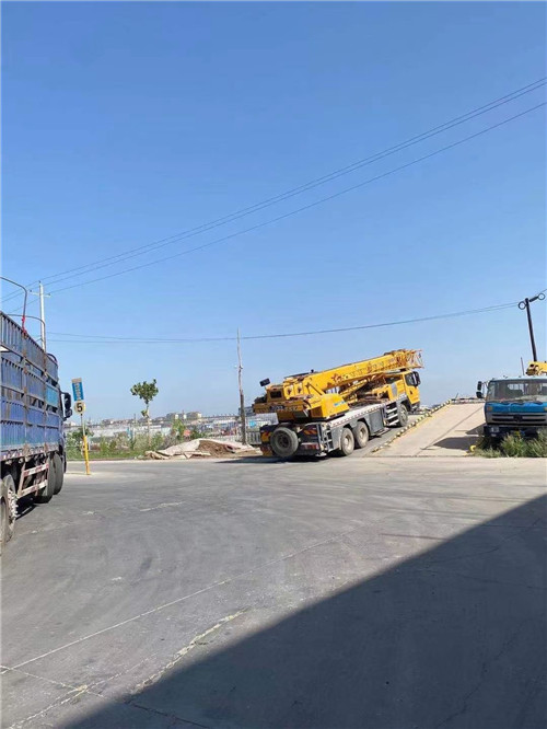 茄子河区25吨吊车的租赁价格大概是多少？